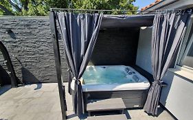 Beautiful House With Large Terrace And Jacuzzi